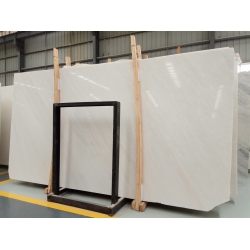 White quartize marble with beige veins